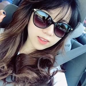 Meet your Posher, Trinh